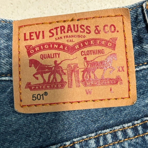 Vintage 501 Levi Shorts - Picture 3 of 8